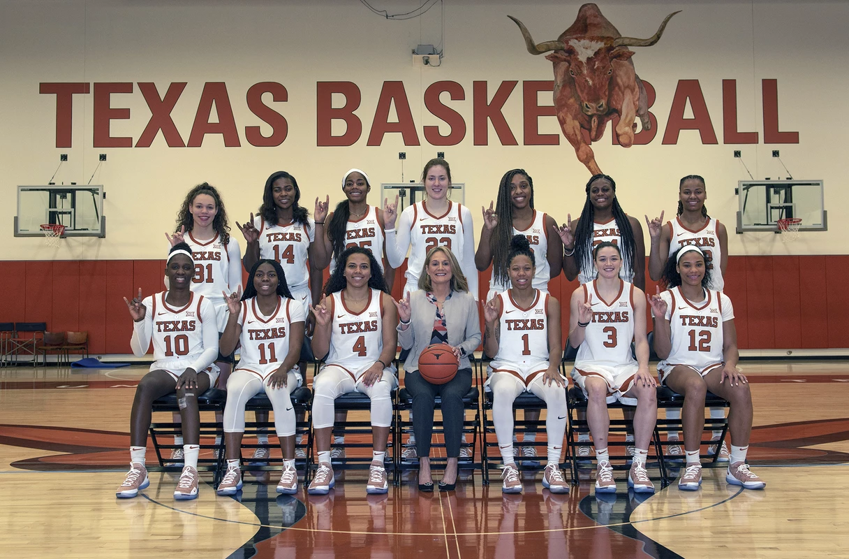 WBB Team Picture 18-19 rev