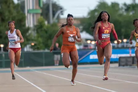 Teahna Daniels breaks Longhorn 200m Record