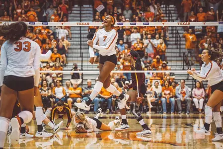 Asjia O'Neal Celebrates against Minnesota