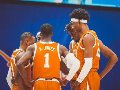 team huddle mbb in Asheville