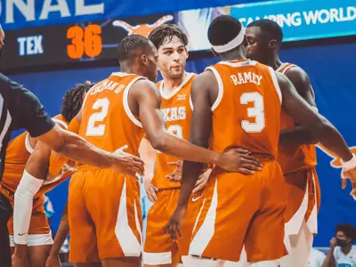 Team huddle vs UNC