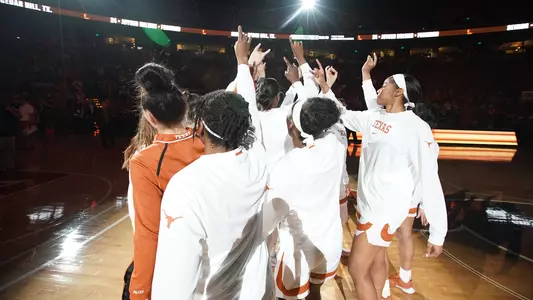 Women's Basketball huddle