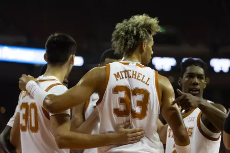 Tre Mitchell & Marcus Carr with group huddle