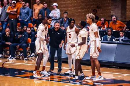 Texas Longhorns huddle