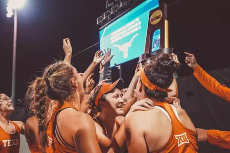 Lulu Sun celebrates with teammates