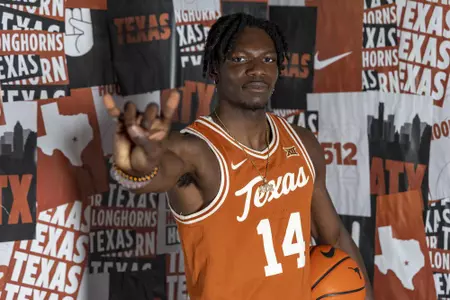 Alex Anamekwe posed recruiting visit