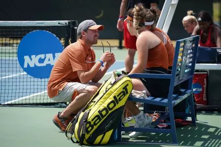 Taylor Fogleman with Lulu Sun and Kylie Collins at 2021 NCAA Doubles Championship