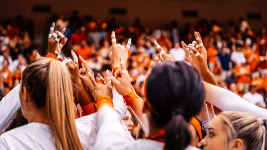 Texas Volleyball - Horns Up - Minnesota 2022