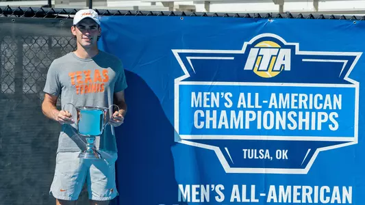 Eliot Spizzirri ITA All-American singles champion 100823