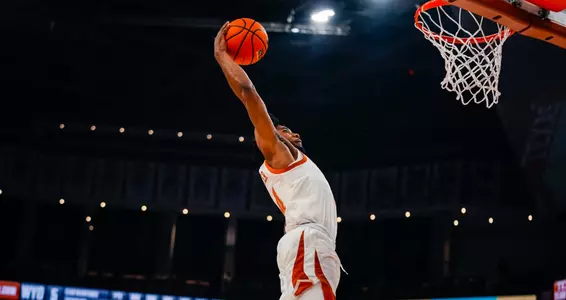 Tyrese Hunter dunk vs Wyoming
