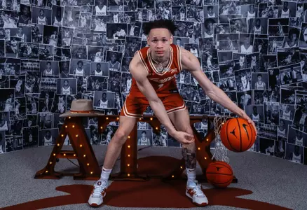 Chendall Weaver posed image from recruiting visit