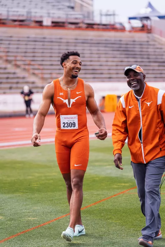 LOUISVILLE, KY - JANUARY 13-14: The University of Texas Longhorns Indoor Track team during the Cardinal Classic at Norton Healthcare Sport and Learning Center on January 13-14, 2023 in Louisville, KY.
(Photo by Ashleigh Young/University of Texas Athletics)