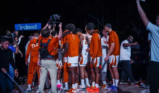 men's basketball pregame team huddle
