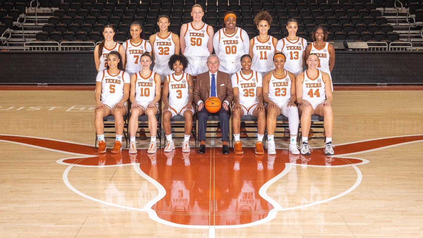 wbb team photo 24-25