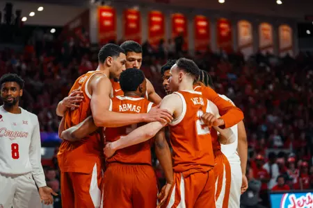 player huddle at UH