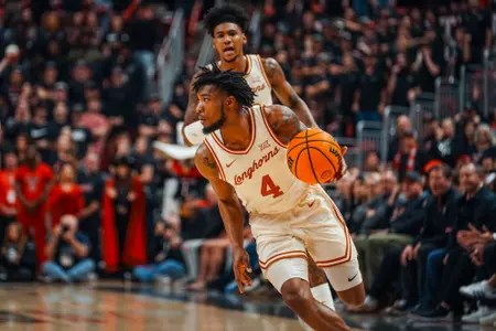 Tyrese Hunter dribble