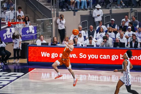 Chendall Weaver dunk