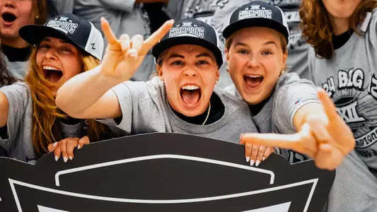 Amanda Stalfort, Caroline Kupka