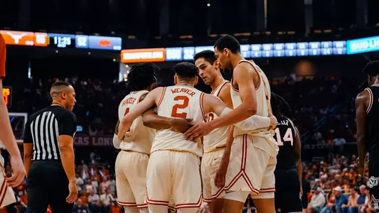 player huddle vs Oklahoma State