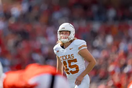 Bert Auburn attempts a FG versus Houston in 2023