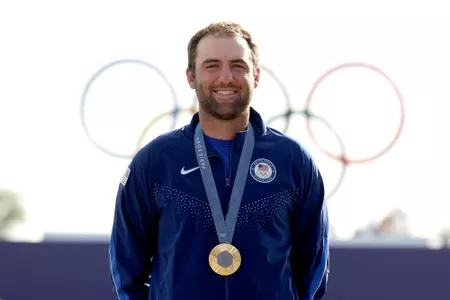 PARIS, FRANCE - AUGUST 04: Gold medalist, Scottie Scheffler of Team United States poses during the Men's Individual Stroke Play medal ceremony following Day Four of the Men's Individual Stroke Play on day nine of the Olympic Games Paris 2024 at Le Golf National on August 04, 2024 in Paris, France. (Photo by Kevin C. Cox/Getty Images)