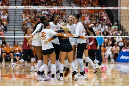 VB_TeamCelebration_Oklahoma_2025