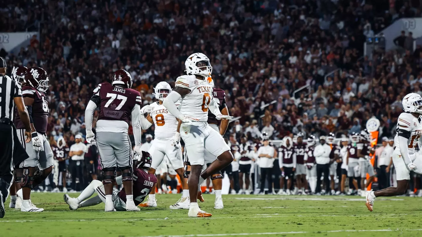 Anthony Hill Jr. in OT photo vs. Mississippi State