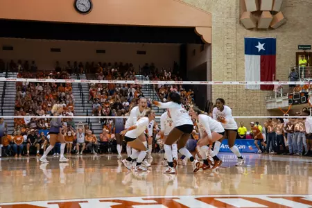 No. 2 Texas Volleyball defeats No. 9 TCU