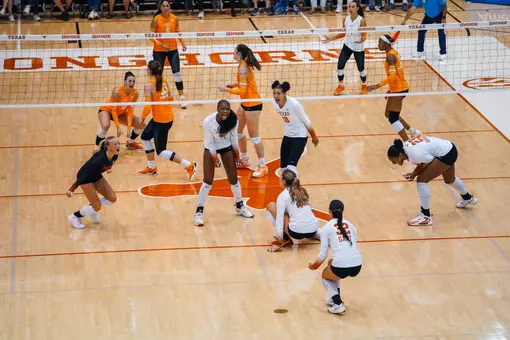 Texas VB defeats No. 17 Tennesssee