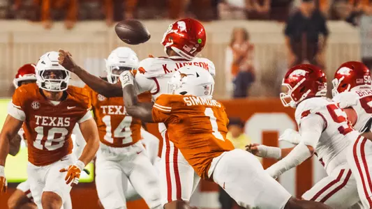 Colin Simmons forced fumble vs. Arkansas 2025