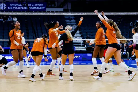 Texas VB defeats Texas A&M at SEC Tournament