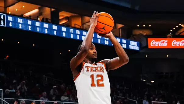 Tramon Mark jumper vs Le Moyne