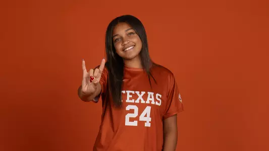 Ashlyn Anderson Horns Up