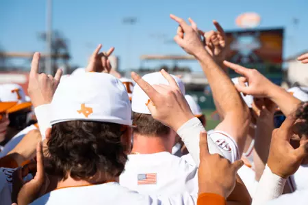 Team-Huddle-Hook-Em-Hands