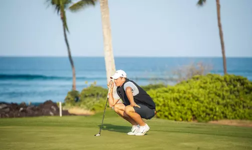 Daniel Bennett lining up putt in Hawaii