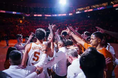 men's basketball pre-game team huddle vs Arkansas