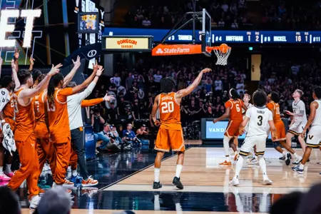 Tre Johnson made 3-pointer at Vanderbilt