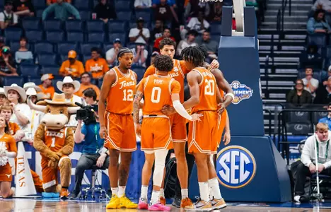 mbb player huddle pre-game vs Texas A&M in SEC Tournament