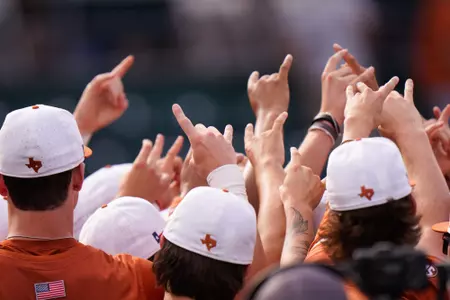 Horns-Up-Huddle