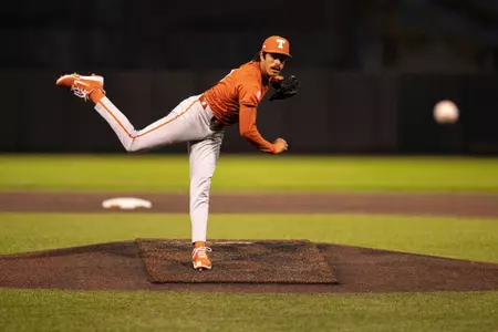 Ruger-Riojas-Pitching