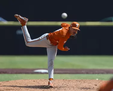 Ruger-Riojas-Pitching