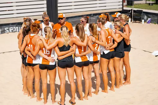team_huddle_bvb_fsu_filtered_(2025_04_05)_EGO02003.jpg