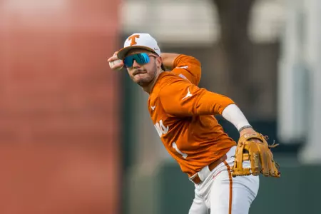 Jalin-Flores-Throwing