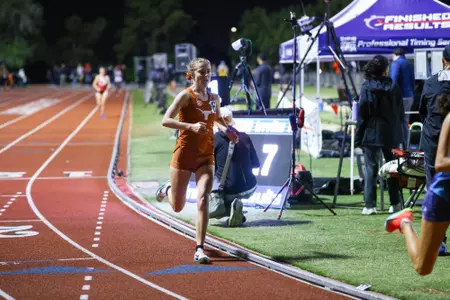 Eva Jess breaks 10K UT Record in California