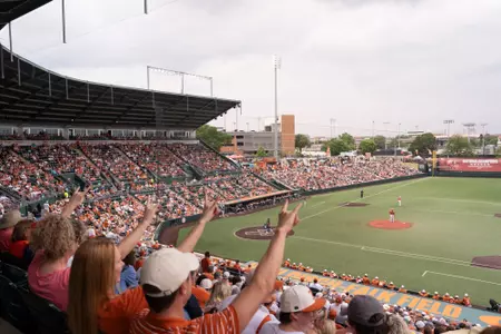 Fans-UFCU-Disch-Falk-Field