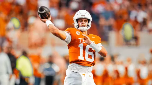 Arch Manning Throwing