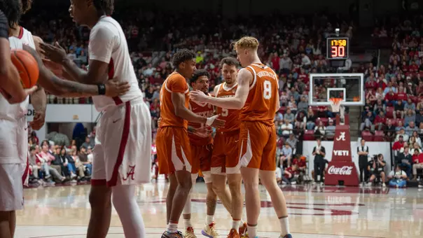 player huddle at Alabama