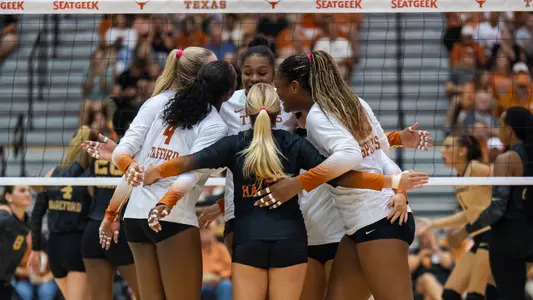 Volleyball 2025 Huddle vs. Indiana