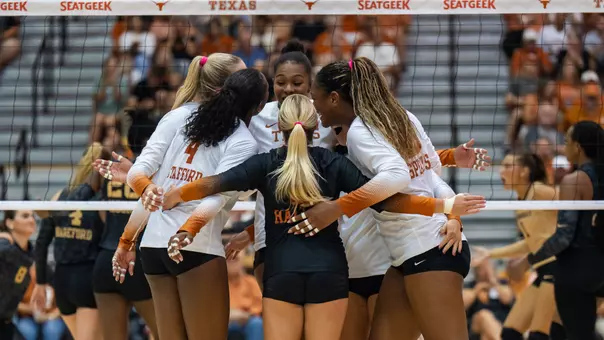 Volleyball 2025 Huddle vs. Indiana