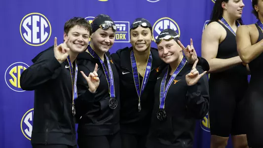WSD 400 medley relay podium